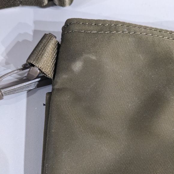 Main Character Nylon cross body pouch - Picture 3 of 10